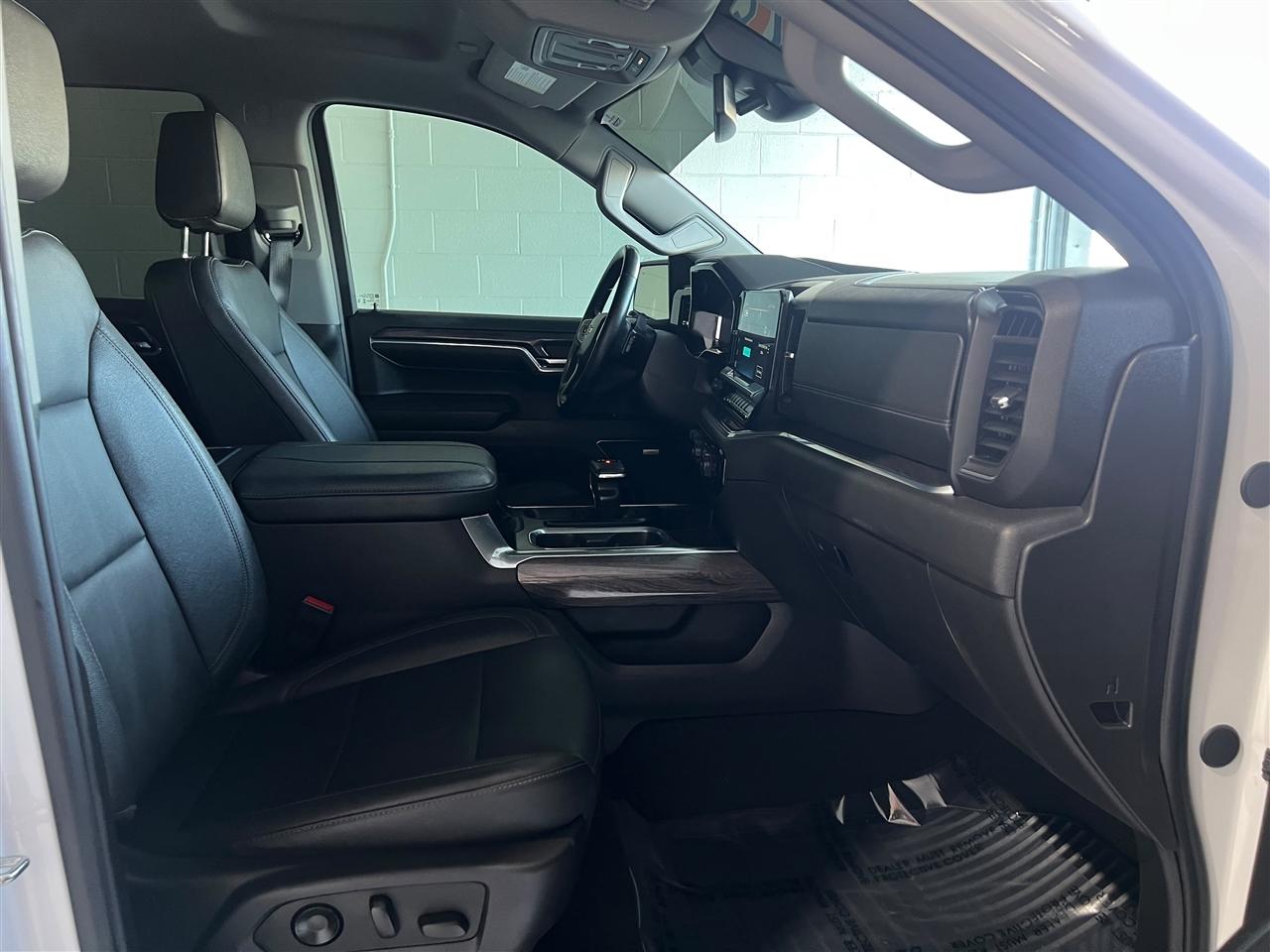 Chevrolet Silverado 1500 LTZ Crew Cab 4WD 2024