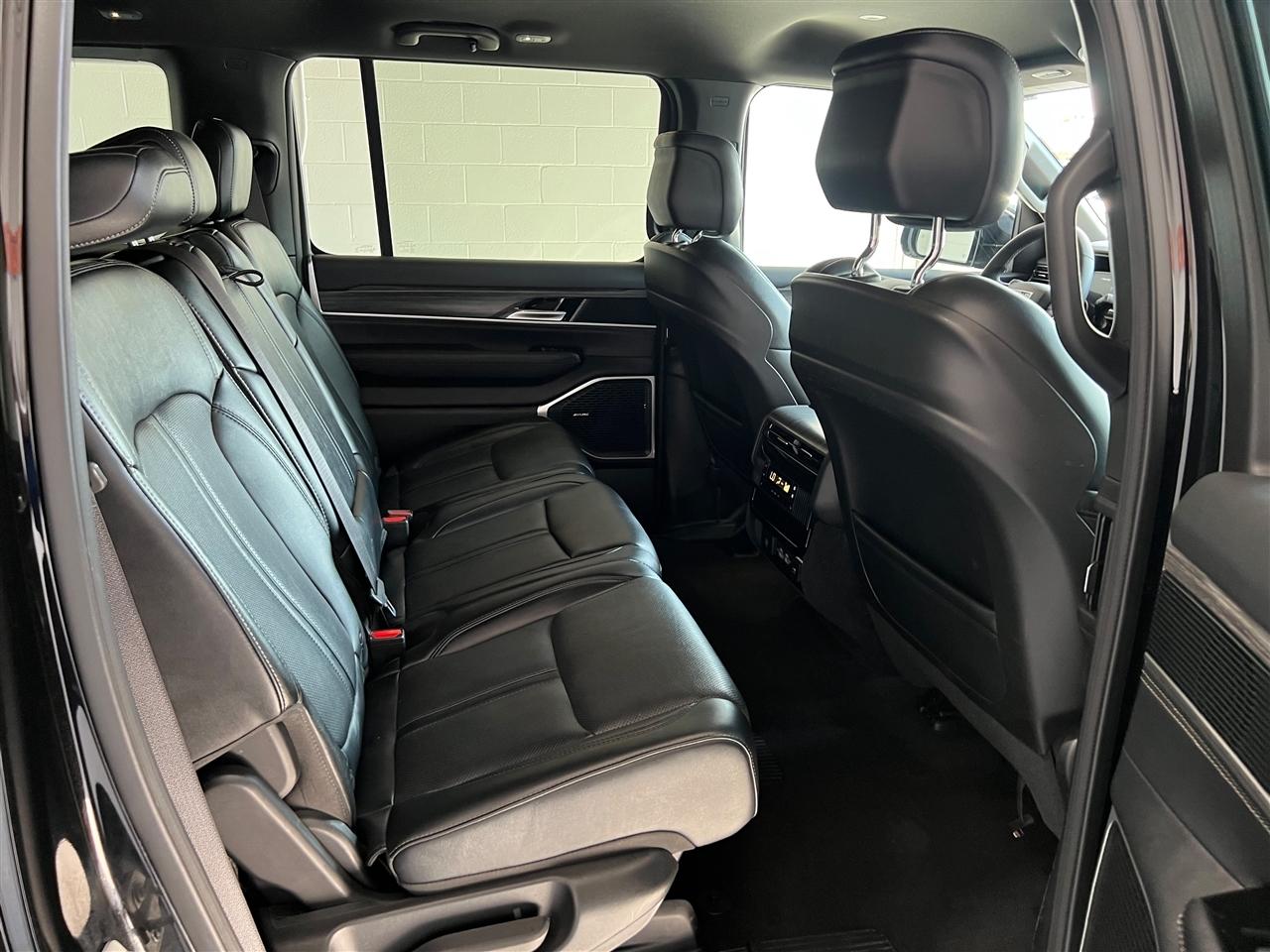 Jeep Wagoneer Series II 2024