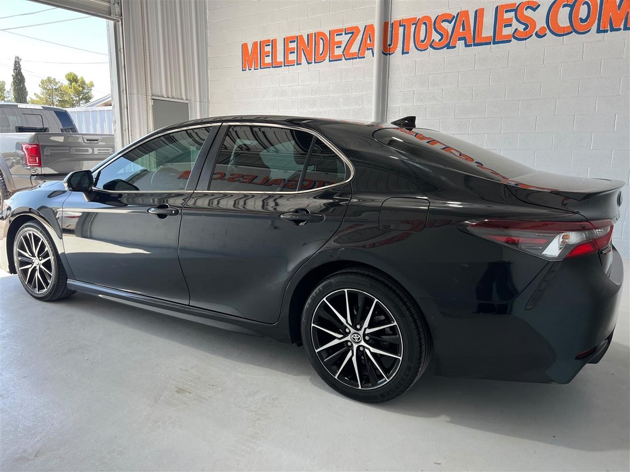 Toyota Camry SE 2022
