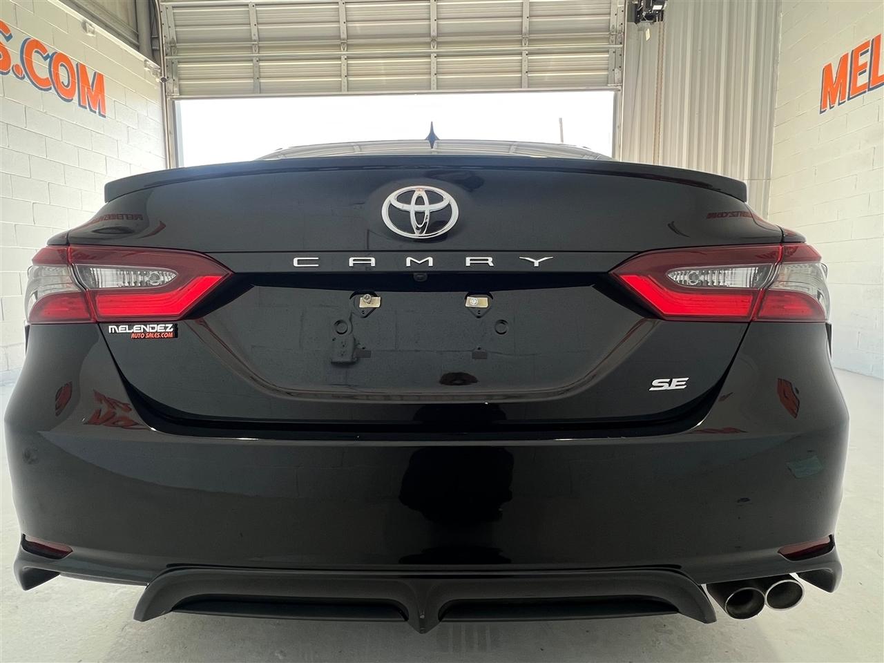 Toyota Camry SE 2022