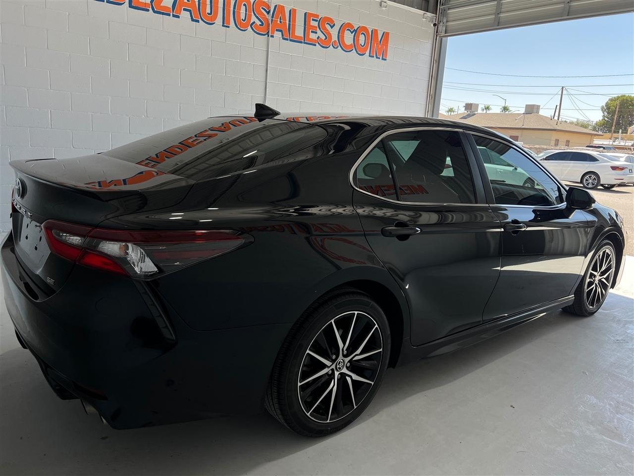 Toyota Camry SE 2022