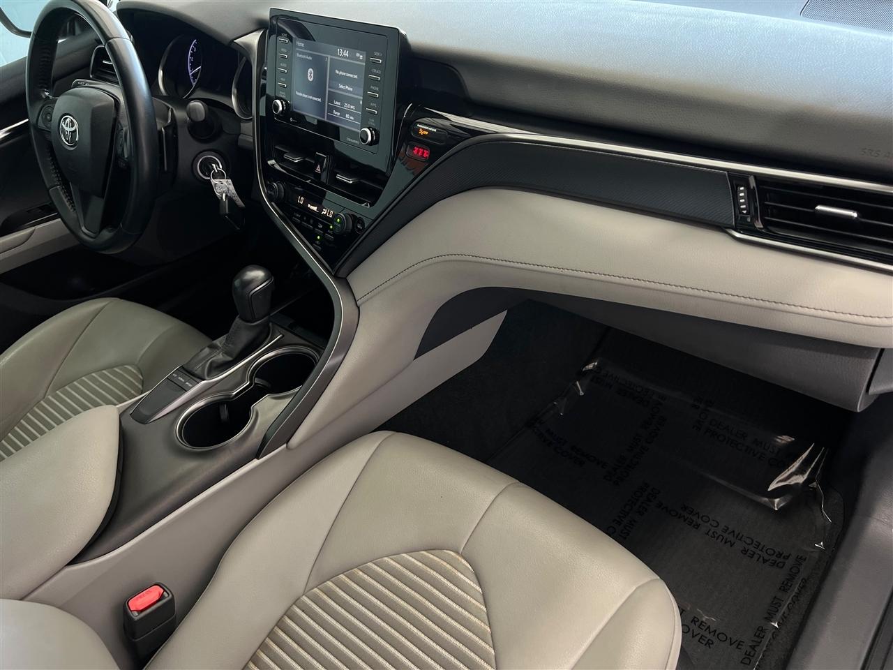 Toyota Camry SE 2022