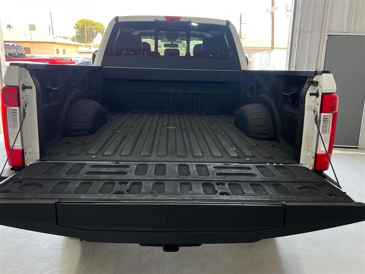 Ford F-250 SD Lariat Crew Cab 4WD 2017