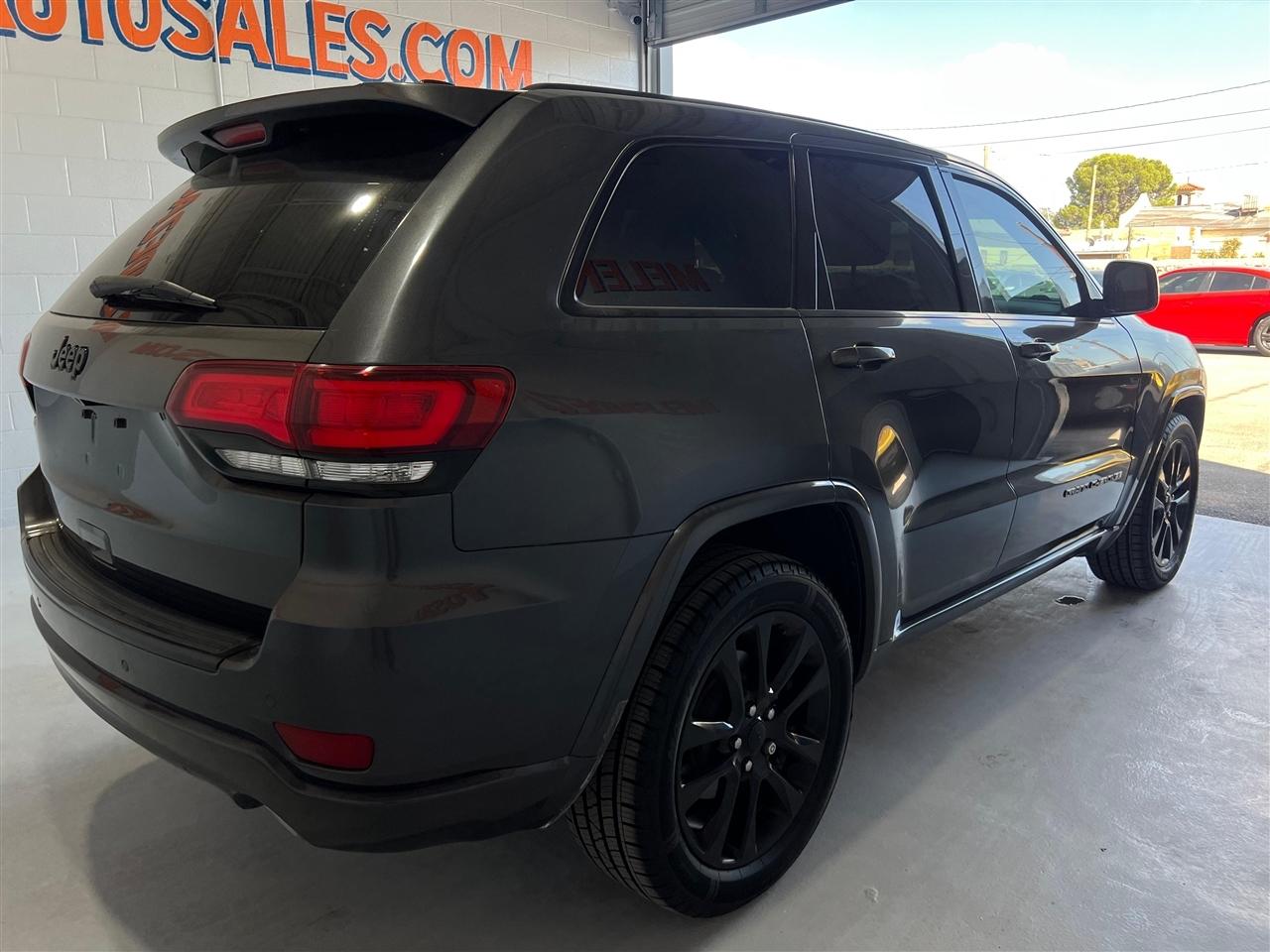 Jeep Grand Cherokee Laredo 2WD 2018