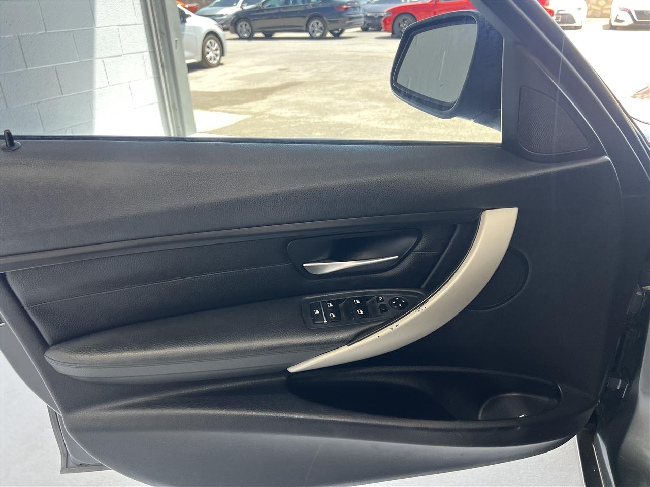BMW 3-Series 320i Sedan 2016