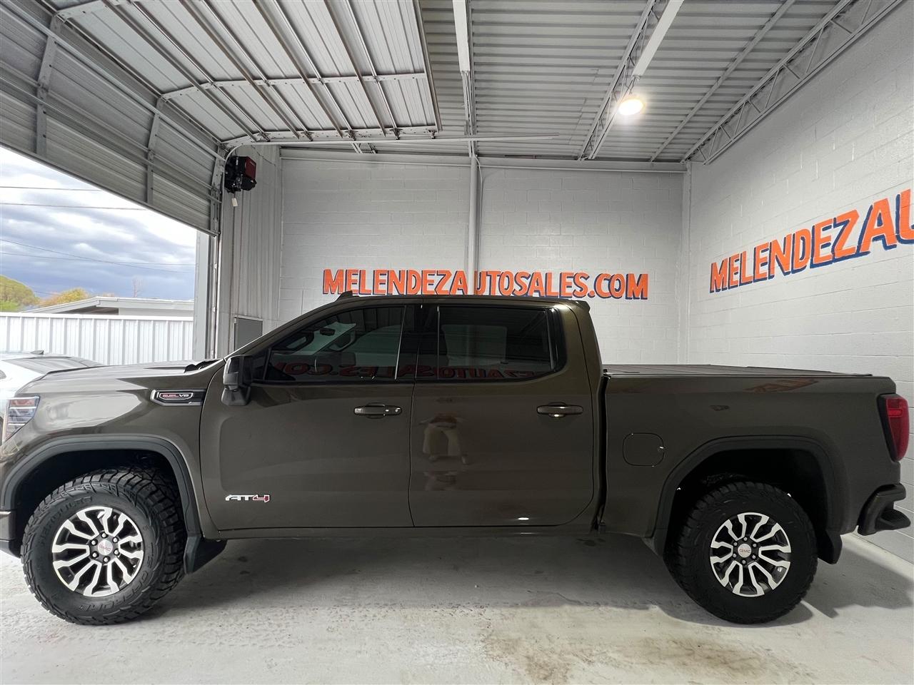 GMC Sierra 1500 AT4 Crew Cab 4WD 2023