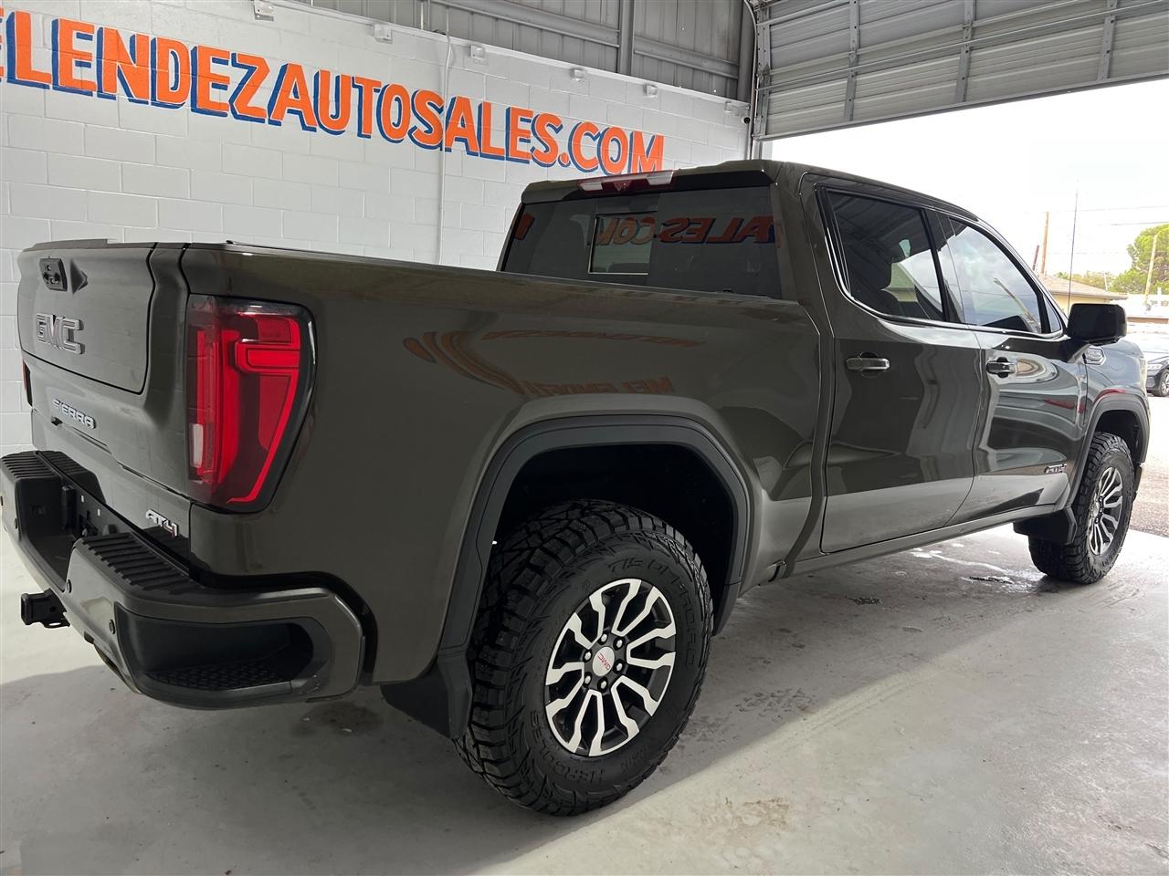 GMC Sierra 1500 AT4 Crew Cab 4WD 2023