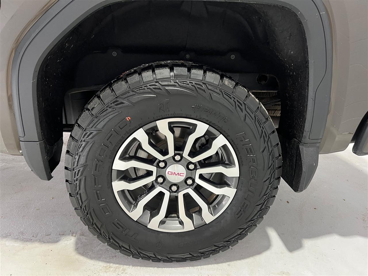 GMC Sierra 1500 AT4 Crew Cab 4WD 2023