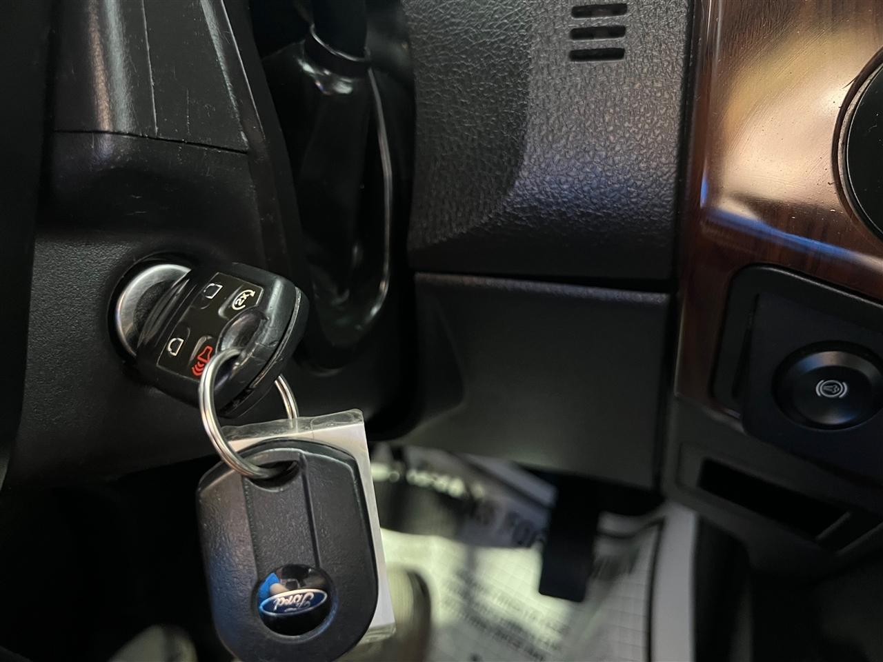 Ford F-250 SD Lariat Crew Cab 4WD 2015