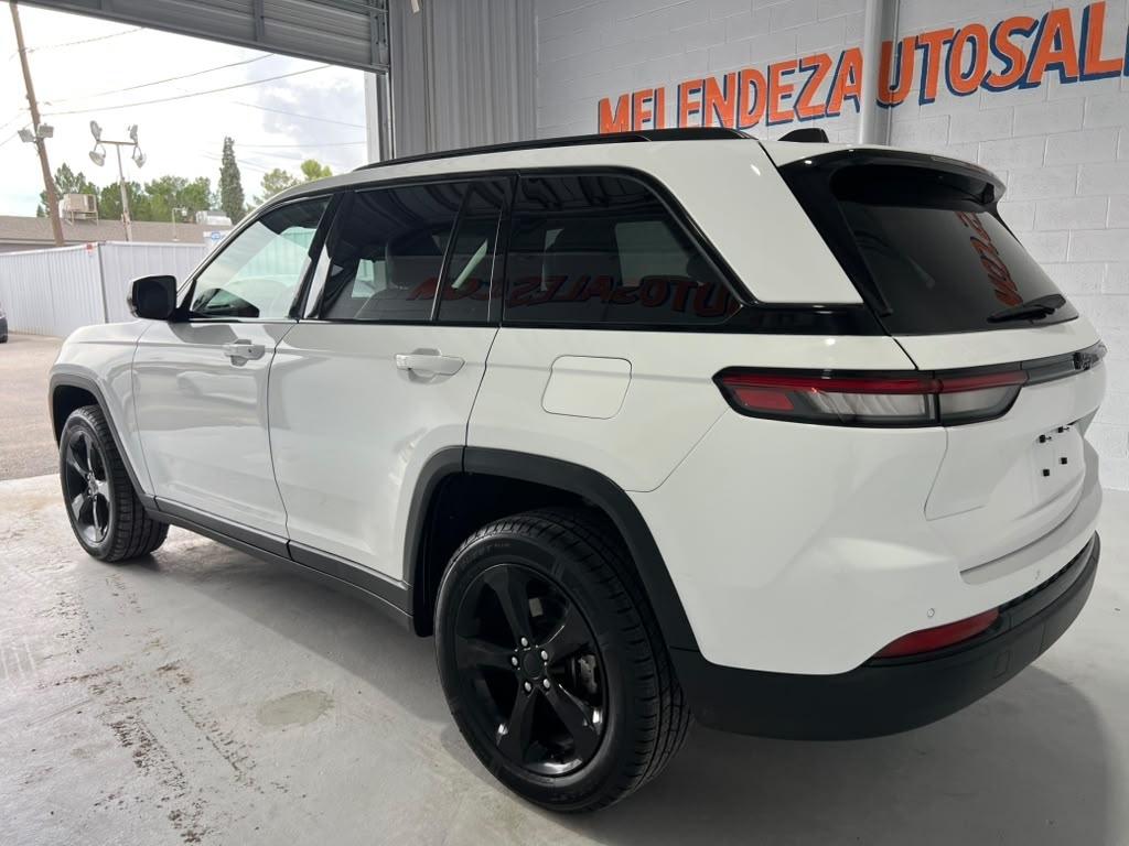 Jeep Grand Cherokee Laredo 4WD 2023