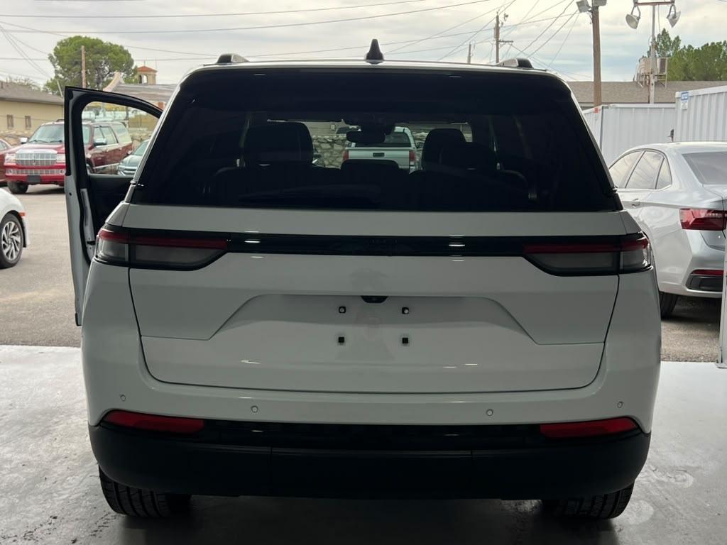 Jeep Grand Cherokee Laredo 4WD 2023