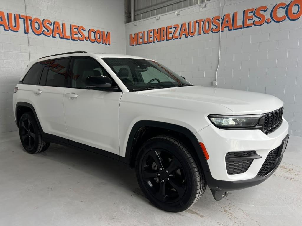 Jeep Grand Cherokee Laredo 4WD 2023