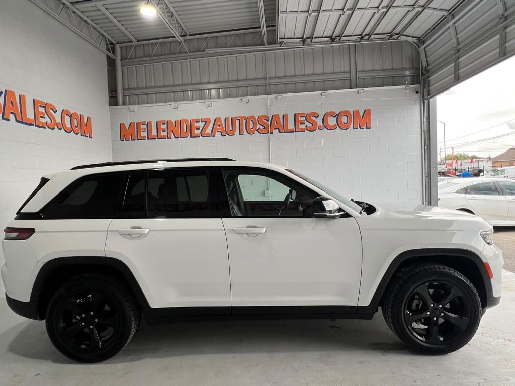Jeep Grand Cherokee Laredo 4WD 2023