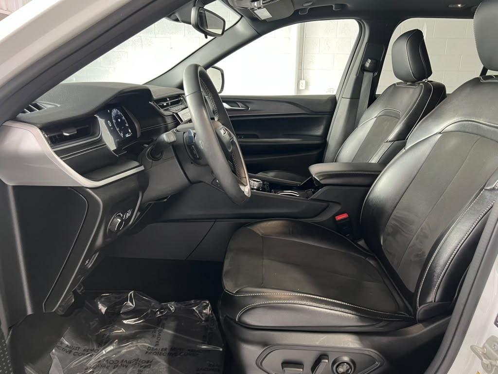 Jeep Grand Cherokee Laredo 4WD 2023
