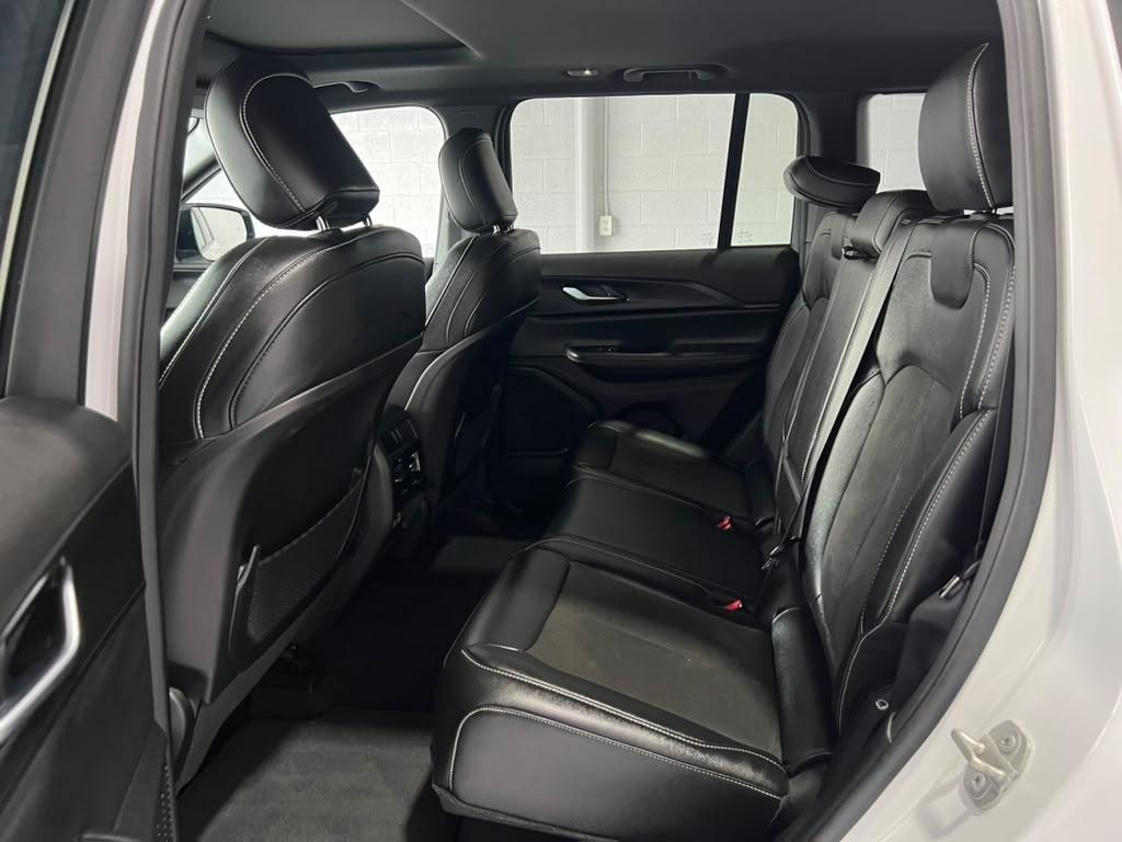 Jeep Grand Cherokee Laredo 4WD 2023
