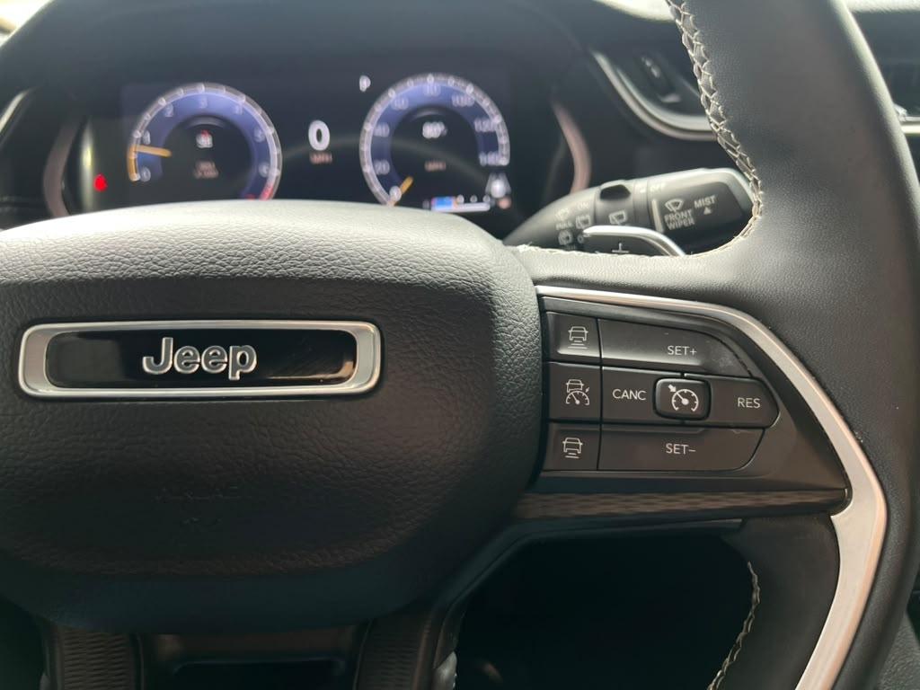 Jeep Grand Cherokee Laredo 4WD 2023