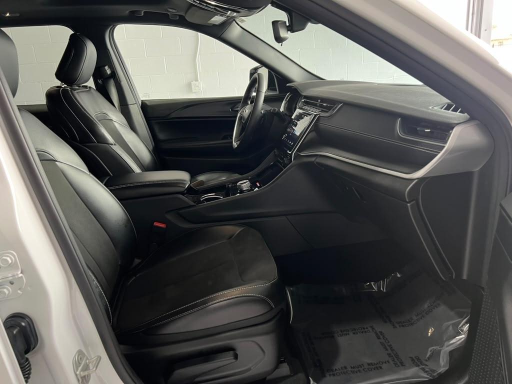 Jeep Grand Cherokee Laredo 4WD 2023