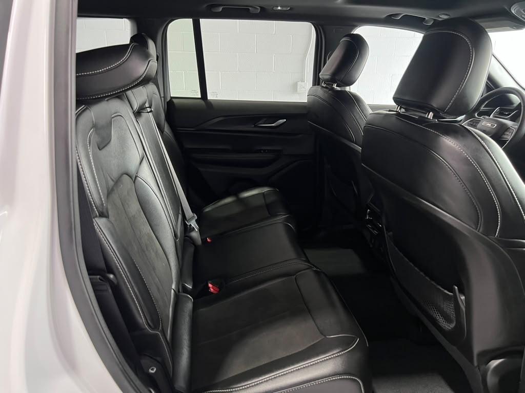 Jeep Grand Cherokee Laredo 4WD 2023