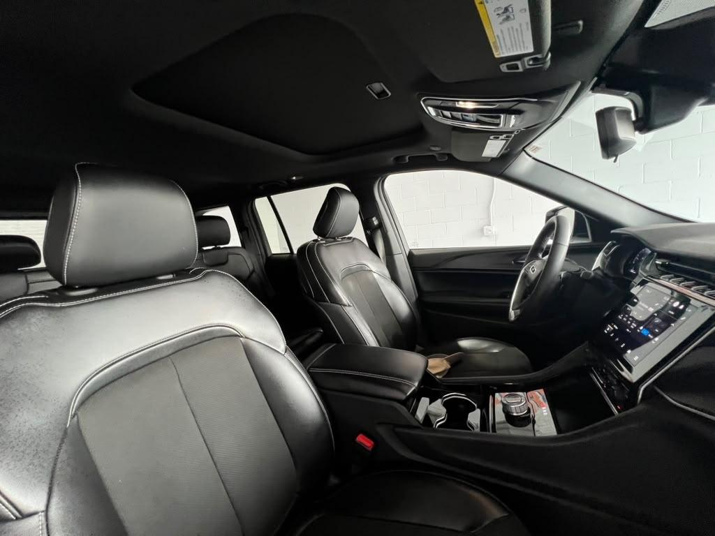 Jeep Grand Cherokee Laredo 4WD 2023