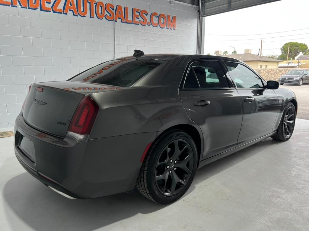 Chrysler 300 Touring 2023
