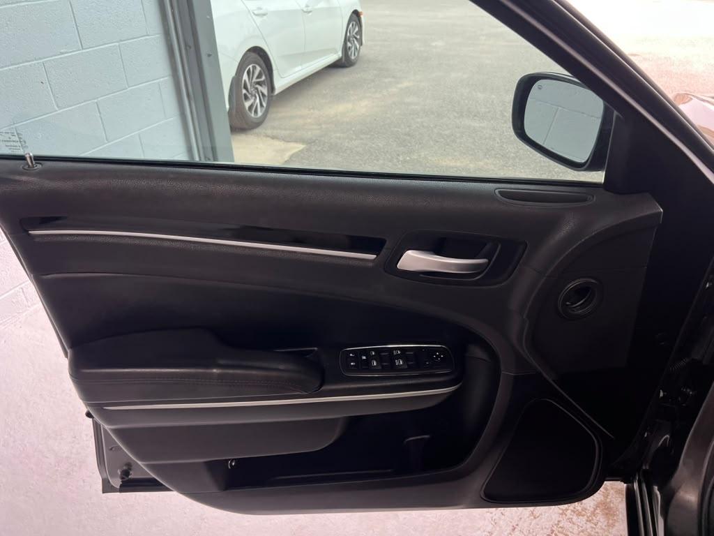 Chrysler 300 Touring 2023