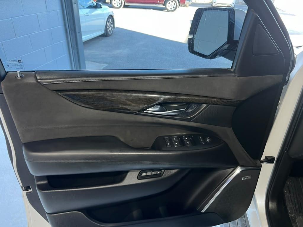 Cadillac Escalade ESV Platinum 4WD 2016