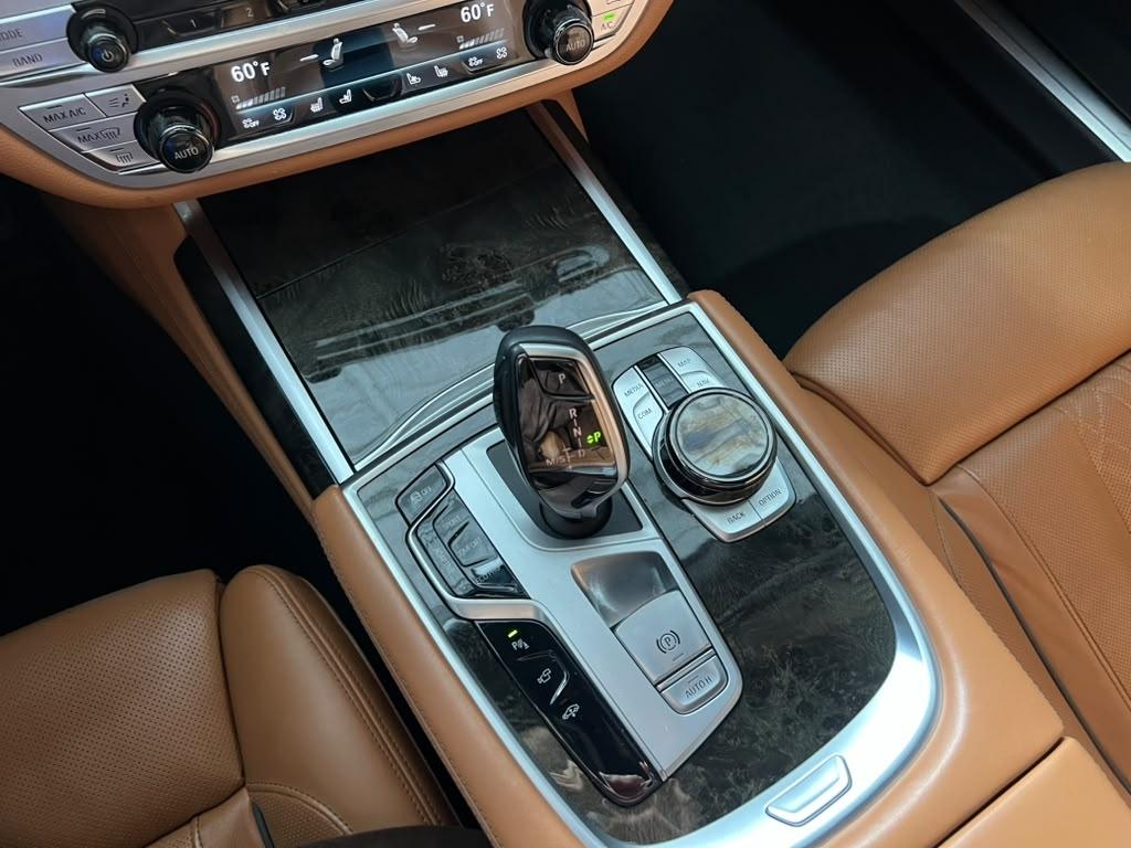 BMW 7-Series 750i xDrive 2022