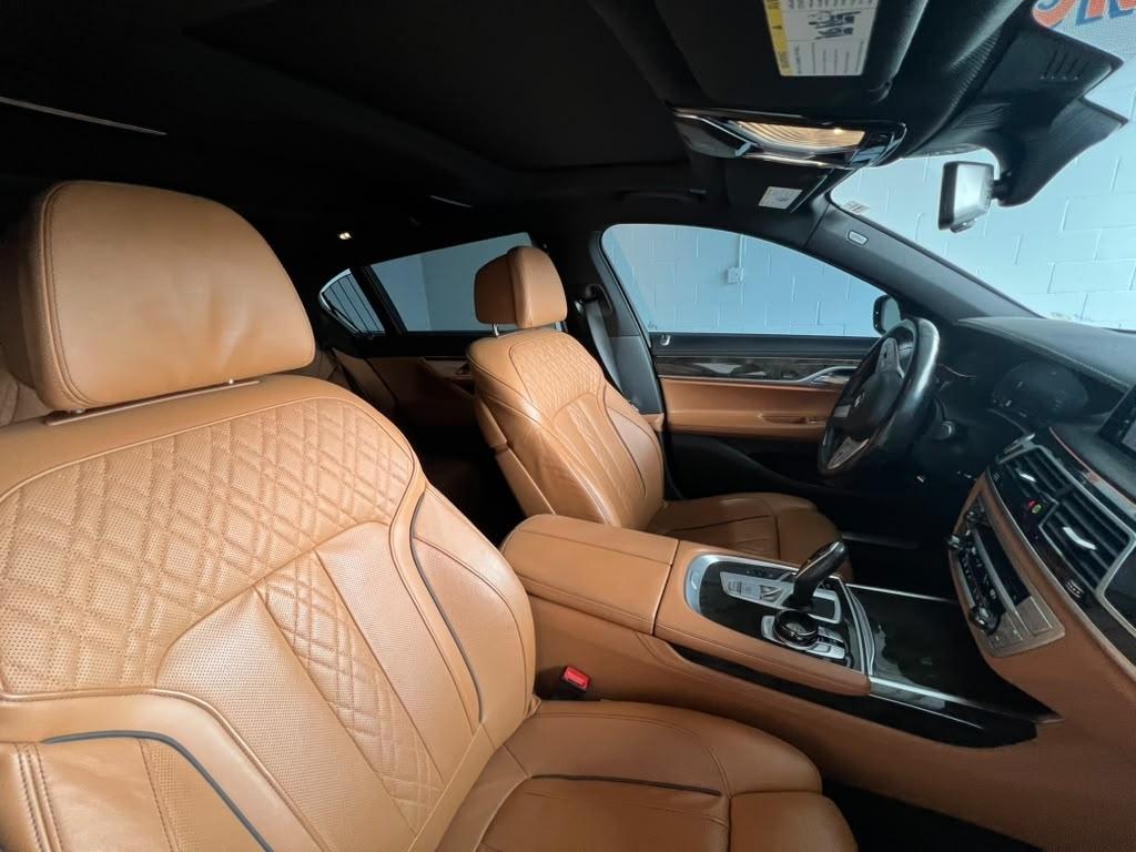 BMW 7-Series 750i xDrive 2022