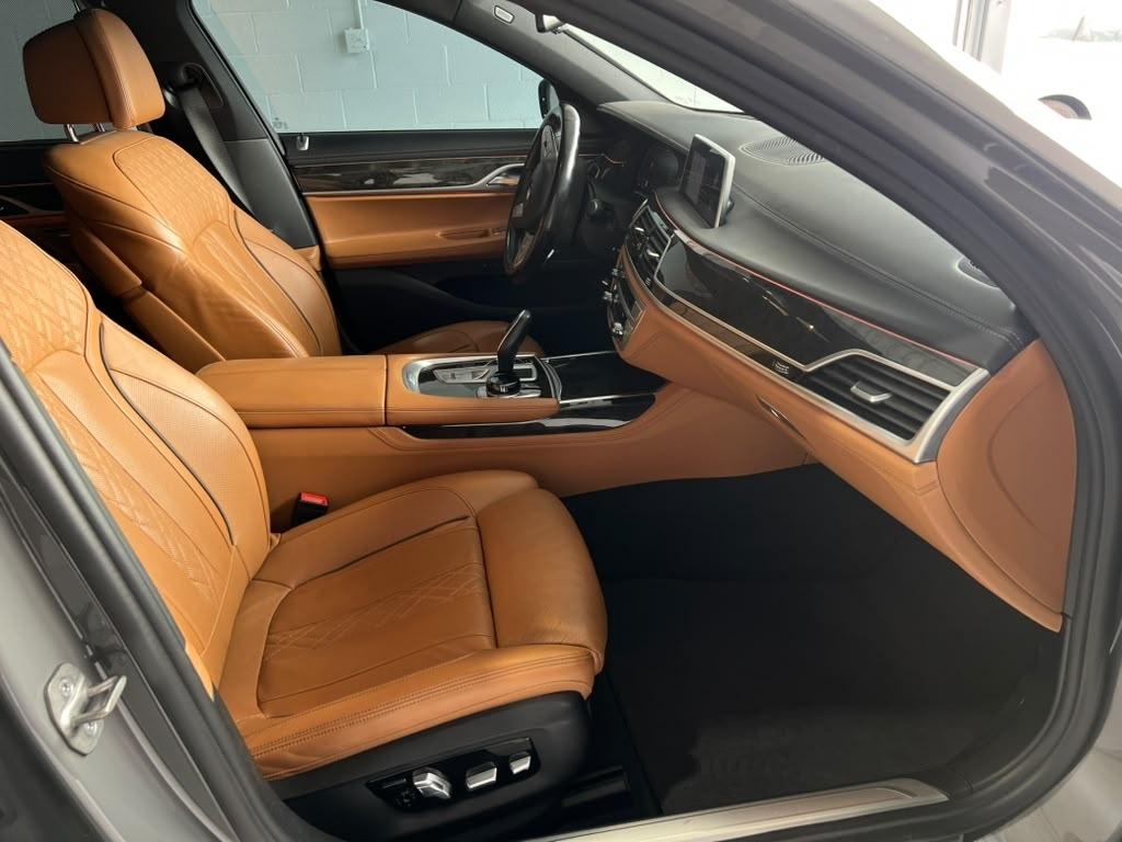 BMW 7-Series 750i xDrive 2022