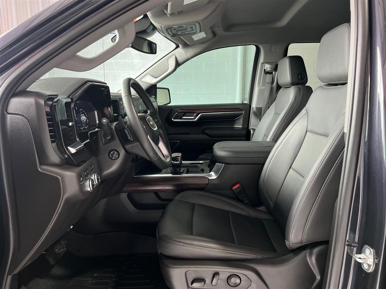 GMC Sierra 1500 SLT Crew Cab 4WD 2024