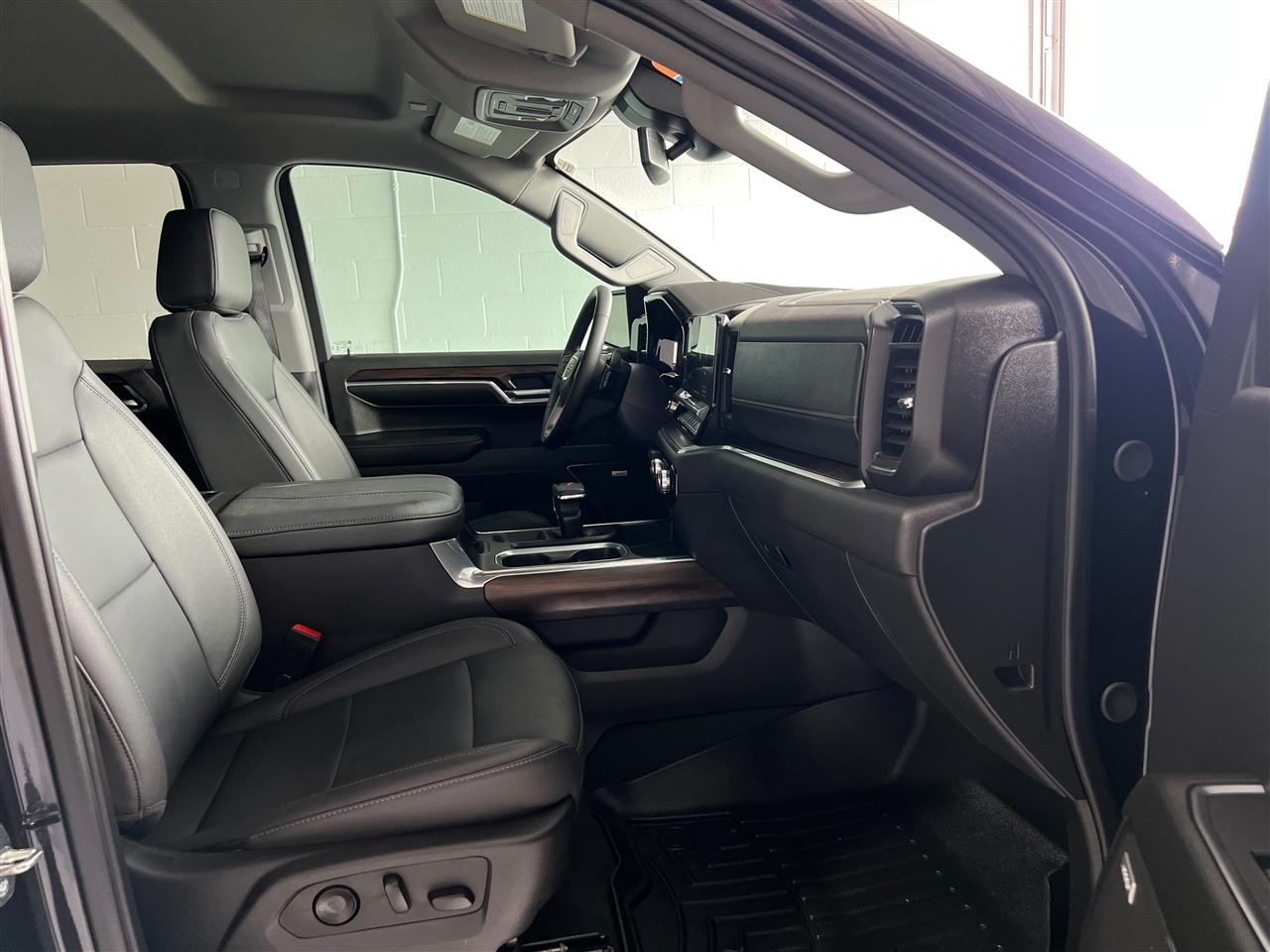 GMC Sierra 1500 SLT Crew Cab 4WD 2024