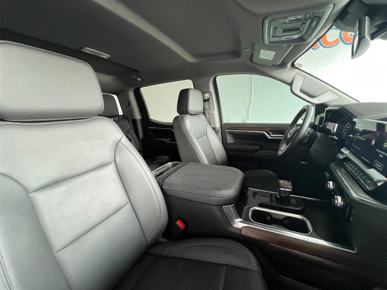 GMC Sierra 1500 SLT Crew Cab 4WD 2024