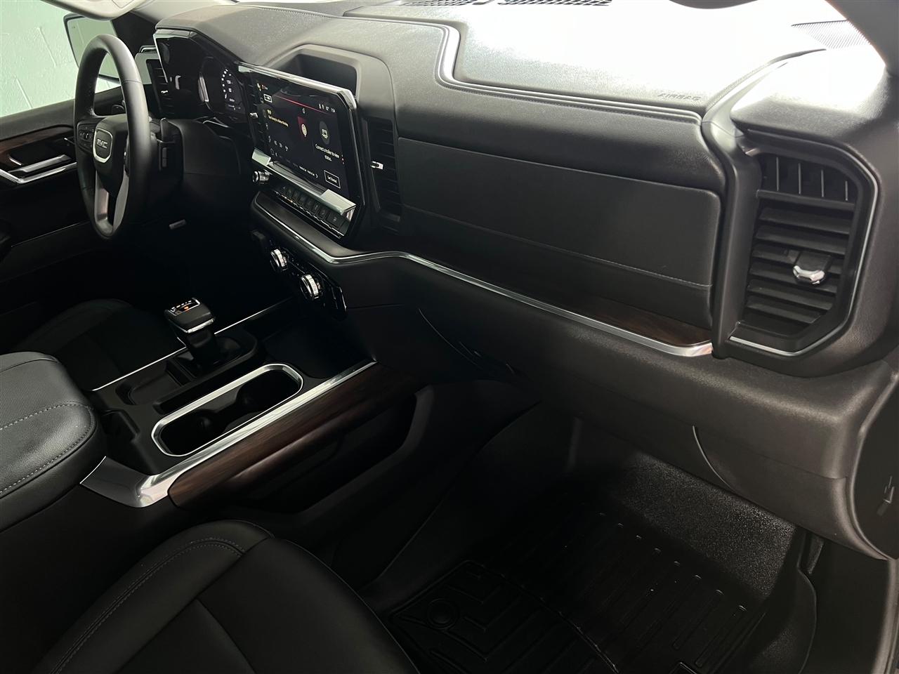 GMC Sierra 1500 SLT Crew Cab 4WD 2024