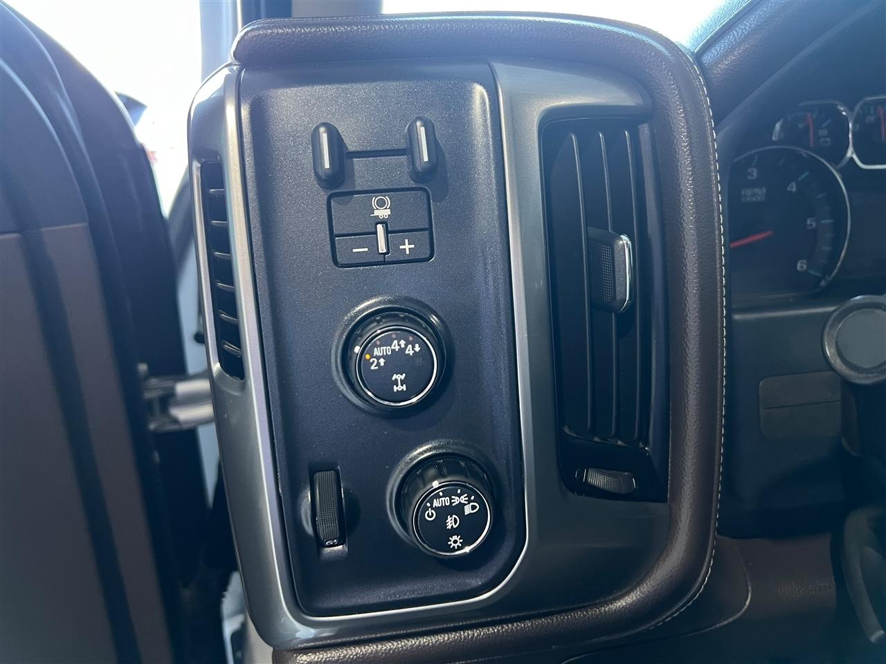 Chevrolet Silverado 1500 LTZ Crew Cab 4WD 2018