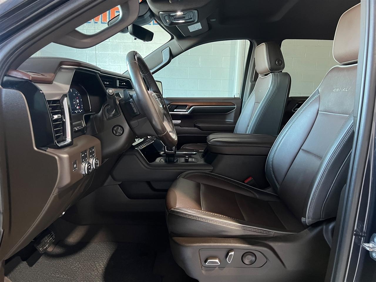 GMC Sierra 1500 Denali Crew Cab Short Box 4WD 2023