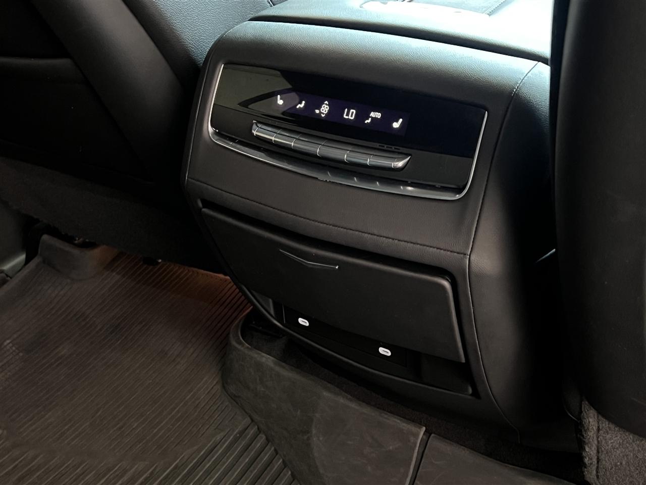 Cadillac Escalade Luxury 2WD 2023