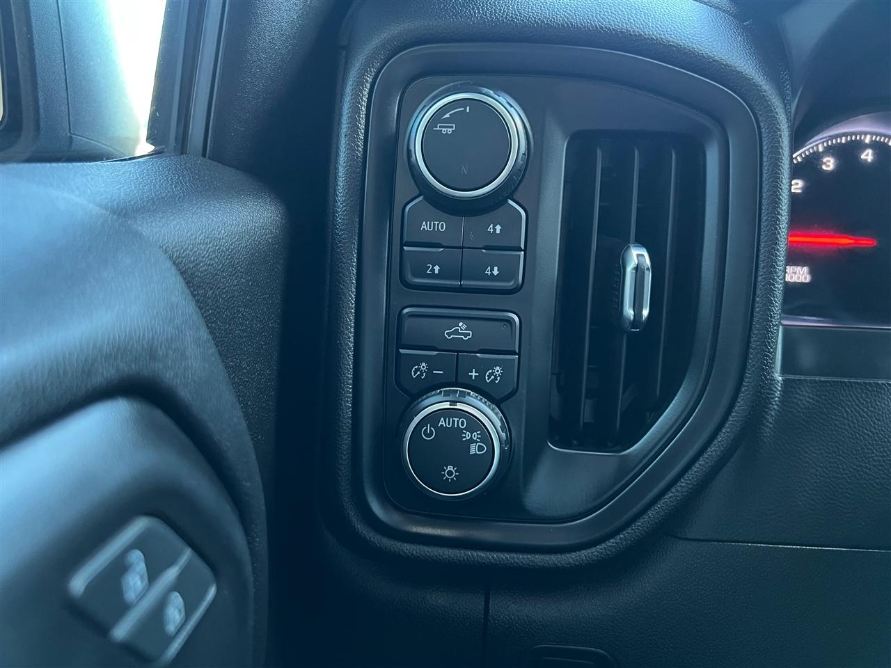 Chevrolet Silverado 1500 Custom Trail Boss Crew Cab Long Box 4WD 2021