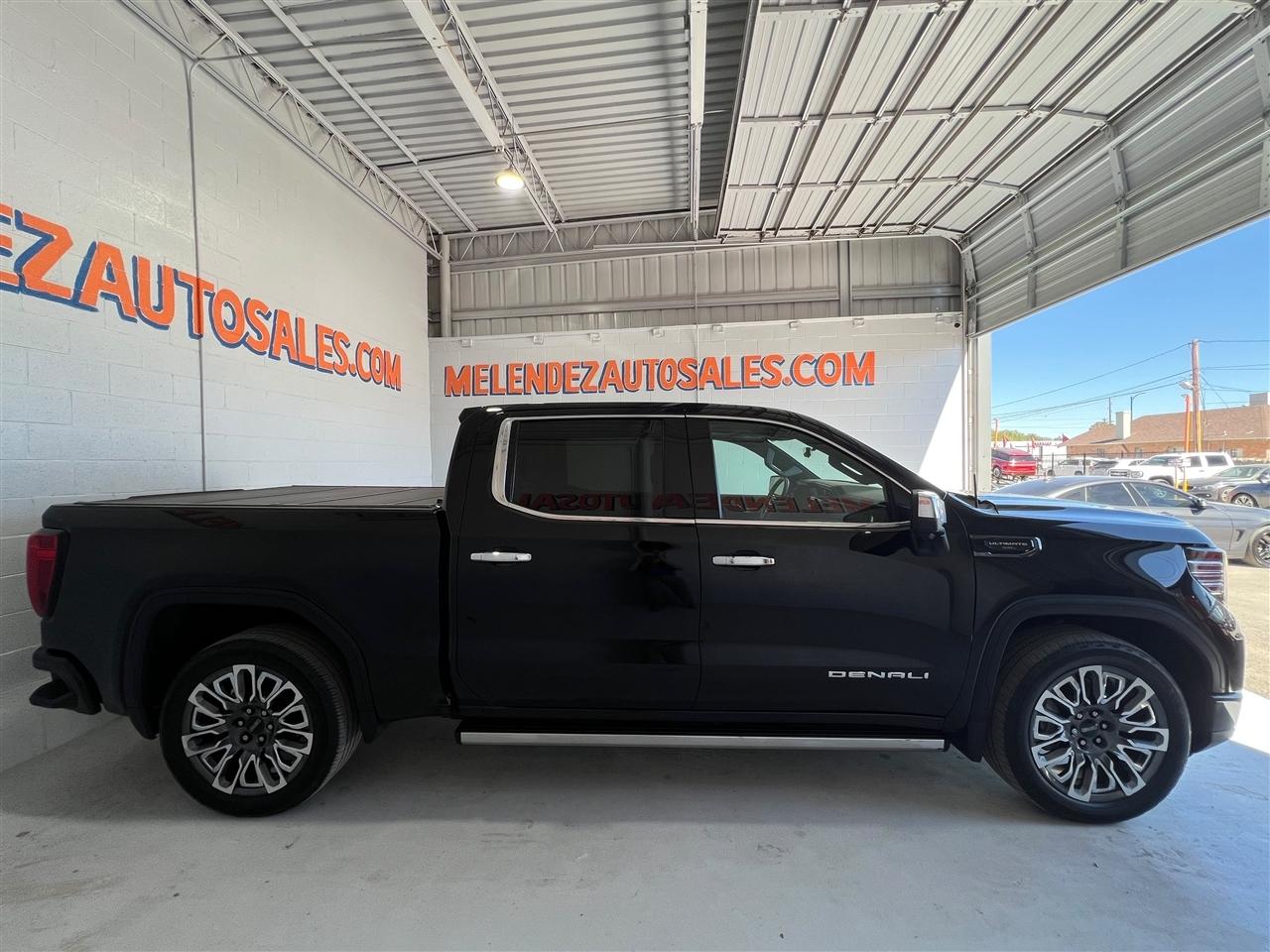 GMC Sierra 1500 Denali Ultimate Crew Cab 4WD 2023