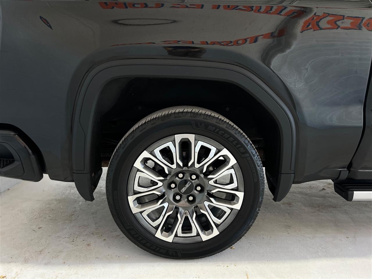 GMC Sierra 1500 Denali Ultimate Crew Cab 4WD 2023
