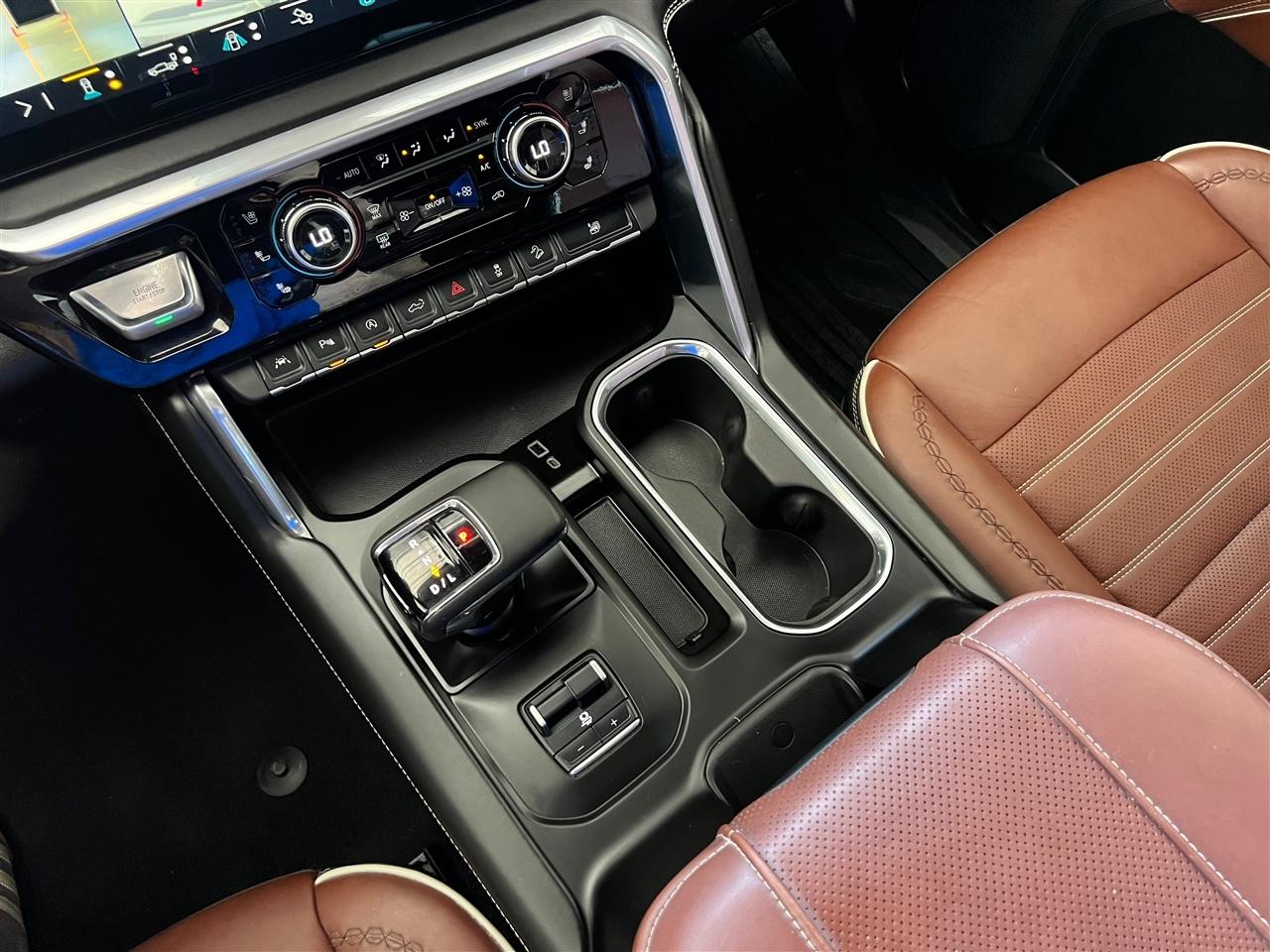GMC Sierra 1500 Denali Ultimate Crew Cab 4WD 2023
