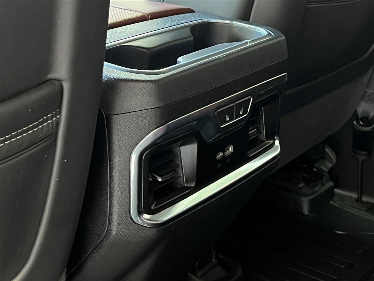 GMC Sierra 1500 Denali Ultimate Crew Cab 4WD 2023