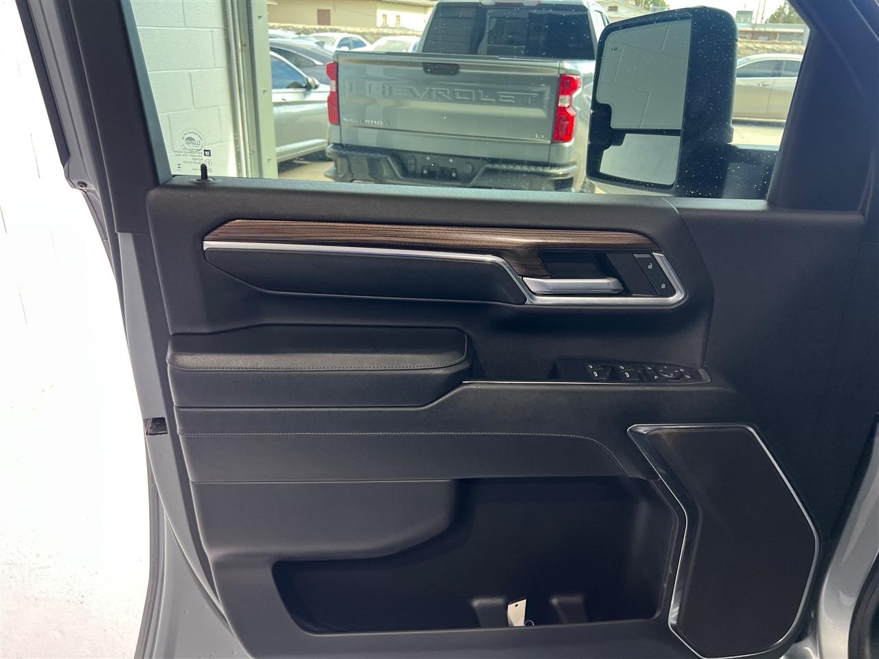 Chevrolet Silverado 2500HD LT Crew Cab Long Box 4WD 2024