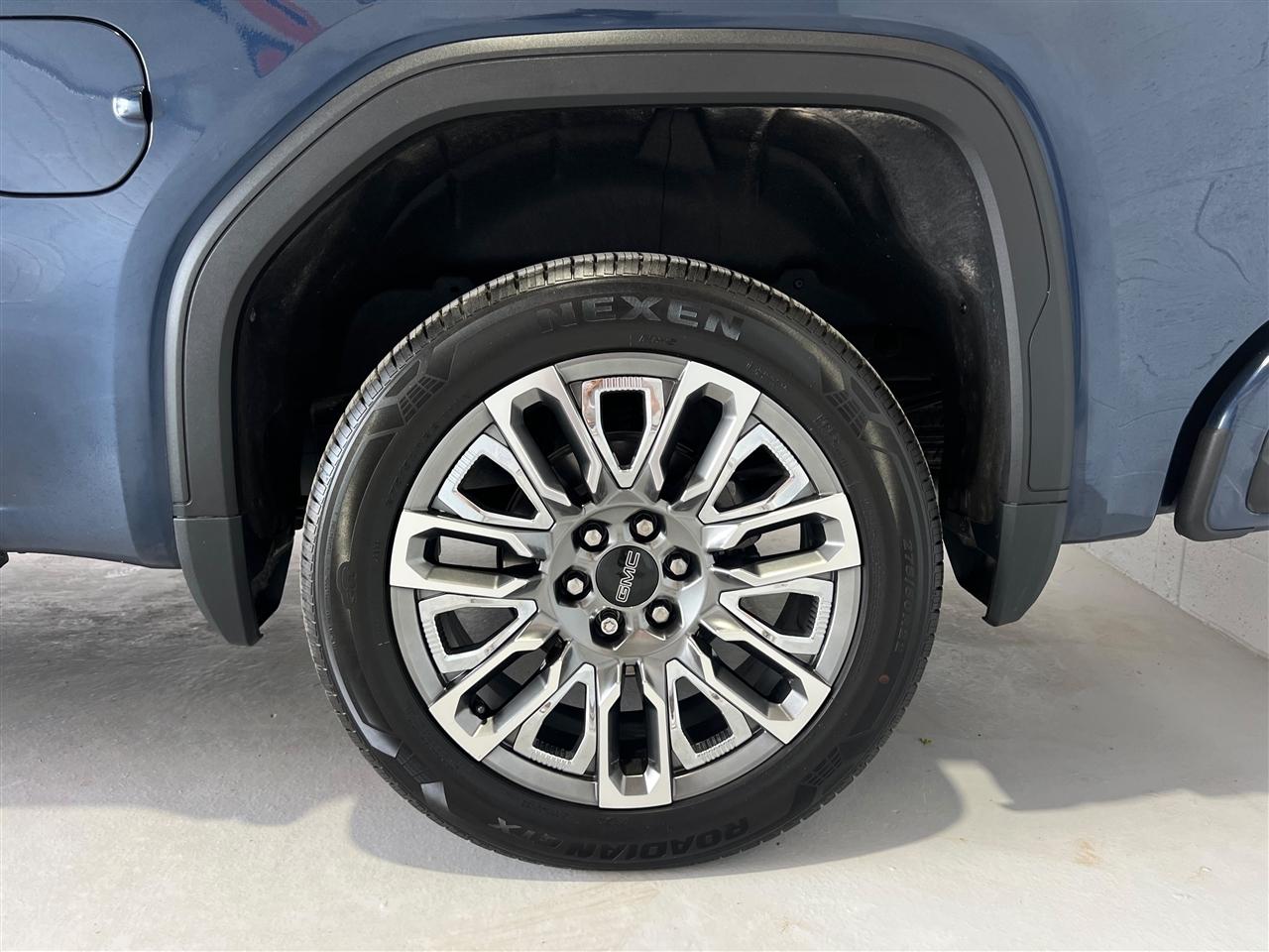 GMC Sierra 1500 Denali Ultimate Crew Cab 4WD 2023