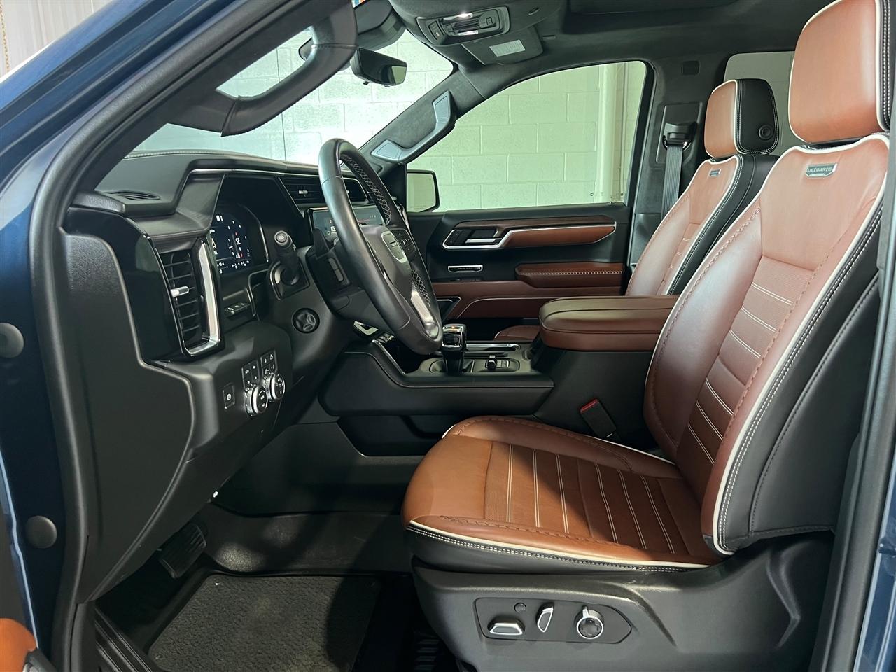 GMC Sierra 1500 Denali Ultimate Crew Cab 4WD 2023