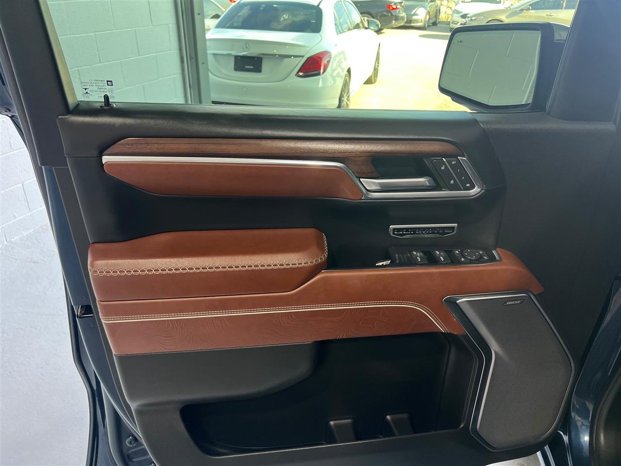 GMC Sierra 1500 Denali Ultimate Crew Cab 4WD 2023