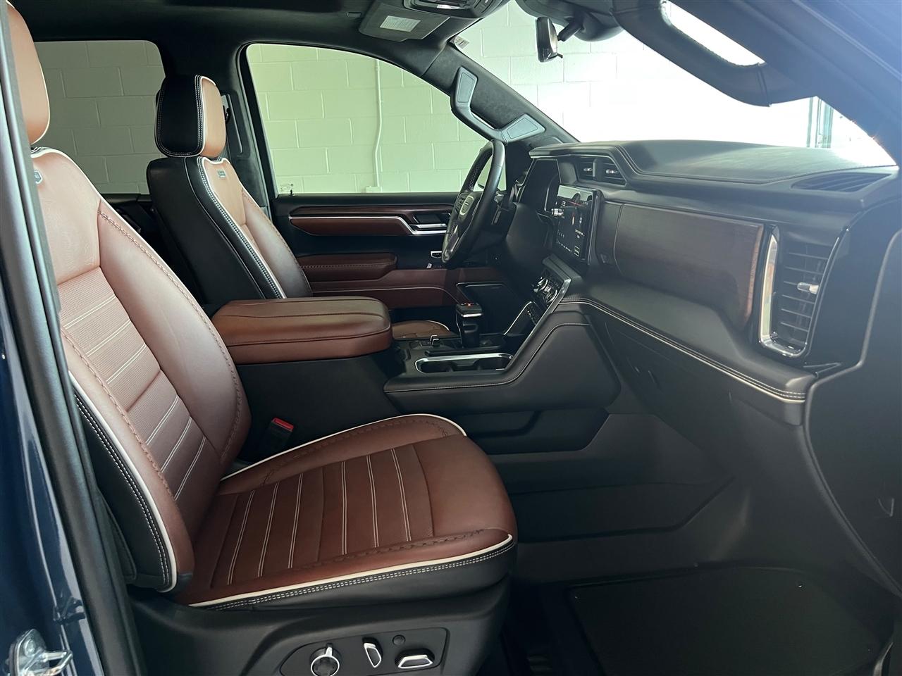 GMC Sierra 1500 Denali Ultimate Crew Cab 4WD 2023