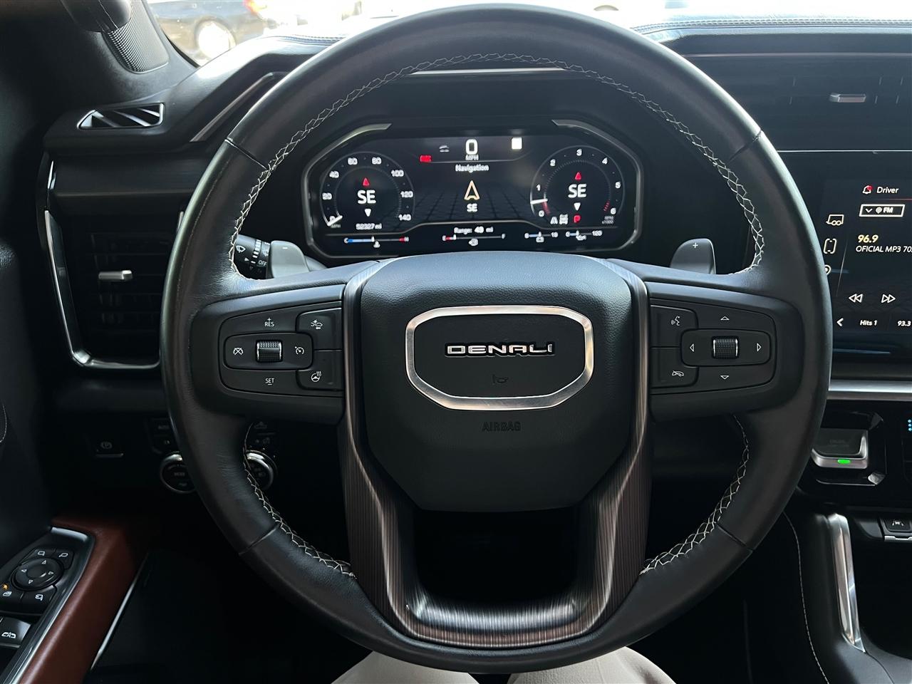 GMC Sierra 1500 Denali Ultimate Crew Cab 4WD 2023