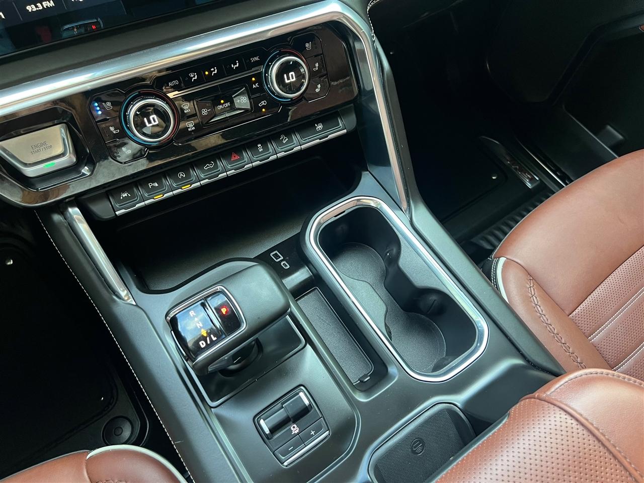 GMC Sierra 1500 Denali Ultimate Crew Cab 4WD 2023