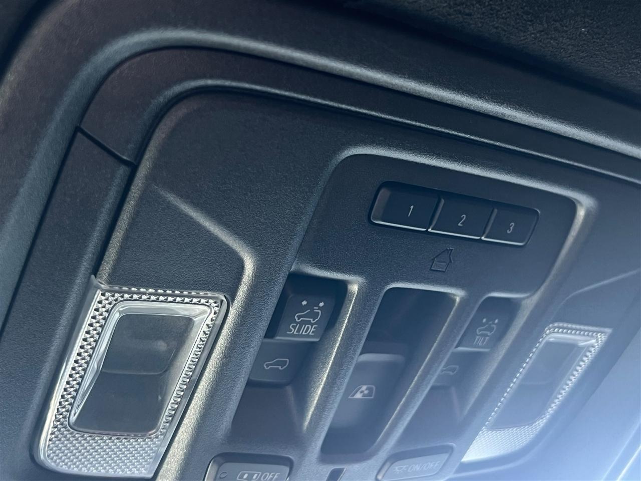 GMC Sierra 1500 Denali Ultimate Crew Cab 4WD 2023