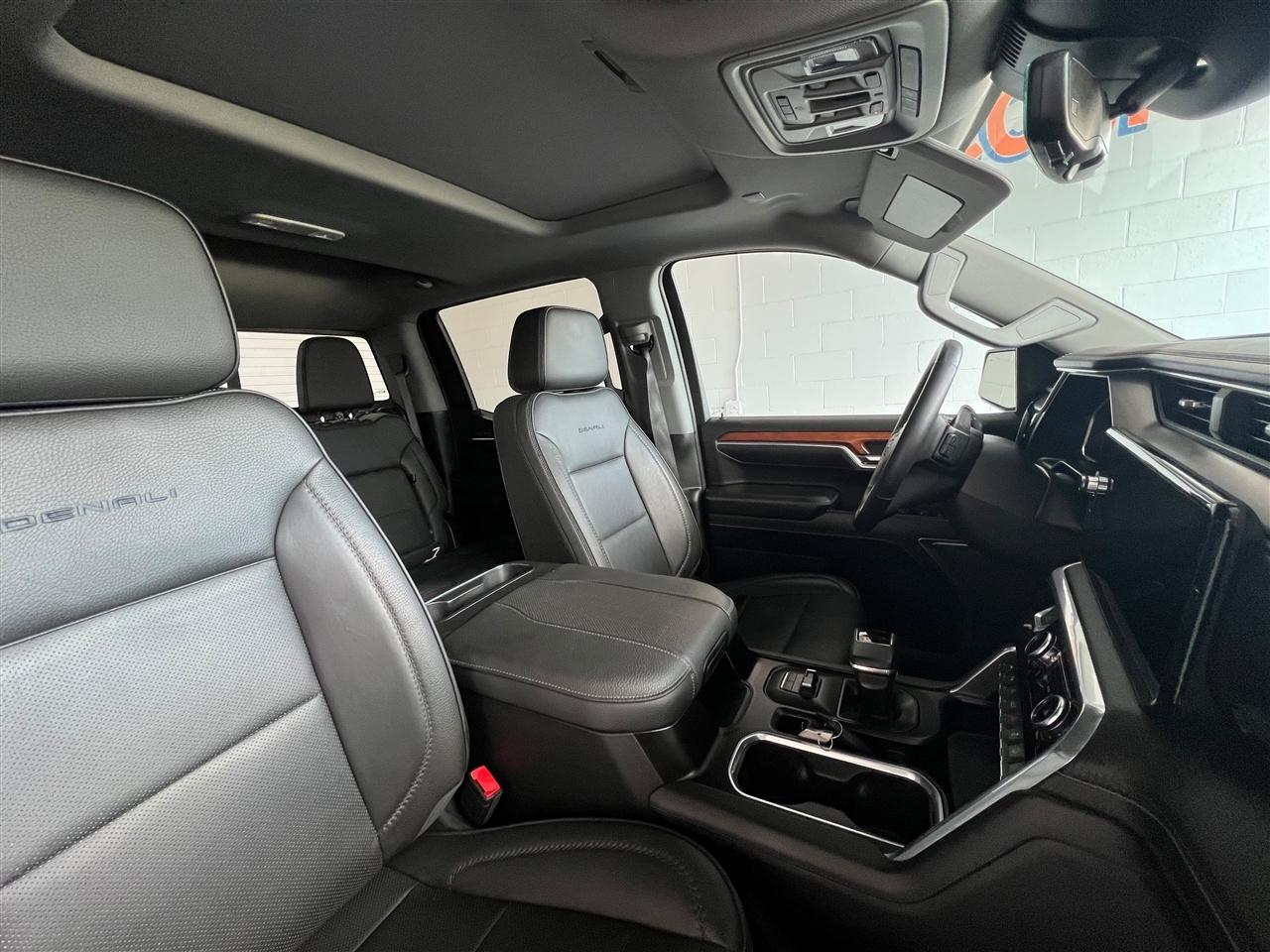 GMC Sierra 1500 Denali Crew Cab Short Box 4WD 2023